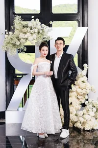 Midu and Husband Join Star-Studded Guest List at Chung Thanh Phong’s Show - image 7