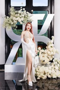 Midu and Husband Join Star-Studded Guest List at Chung Thanh Phong’s Show - image 2
