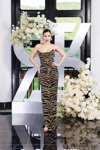 Midu and Husband Join Star-Studded Guest List at Chung Thanh Phong’s Show - image 3