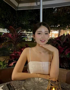 Pure Natural Beauty: Dutch Vietnamese Student Simple Style - image 7