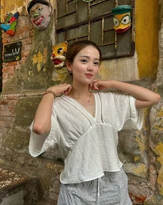 Pure Natural Beauty: Dutch Vietnamese Student Simple Style - image 4