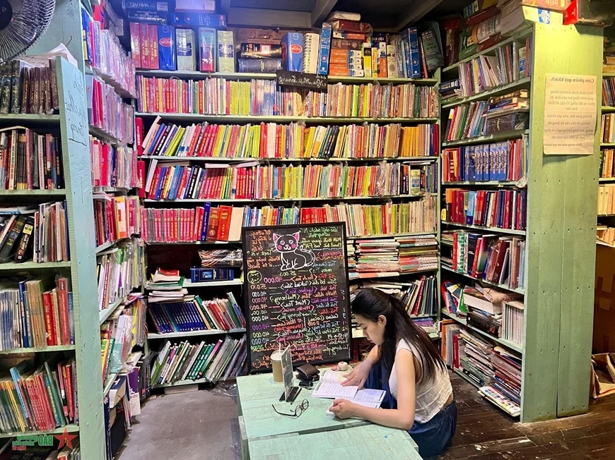 Mao Bookstore: A Hidden Sanctuary for Rare Books in the Heart of Hanoi