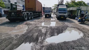 Infrastructure Challenges: Severe Potholes Plague Roads Near Ho Chi Minh City's Largest Export Zone - image 7