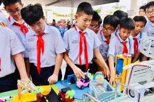 Empowering the Next Generation: 1,600 Students Experience Robotics and AI Art - image 5