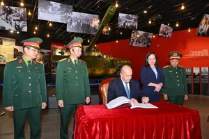 Diplomacy and History: President of Bulgaria Visits Vietnam Military History Museum - image 7