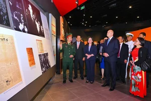Diplomacy and History: President of Bulgaria Visits Vietnam Military History Museum - image 4