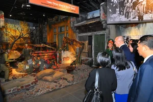 Diplomacy and History: President of Bulgaria Visits Vietnam Military History Museum - image 5