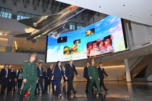 Diplomacy and History: President of Bulgaria Visits Vietnam Military History Museum - image 1