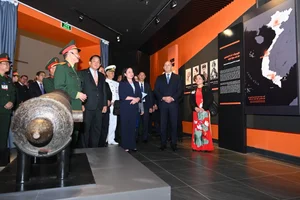 Diplomacy and History: President of Bulgaria Visits Vietnam Military History Museum - image 3