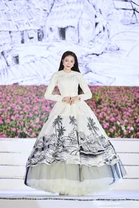 Miss Kieu Duy Transforms into an Ethereal Muse for Designer Nguyen Minh Cong - image 4