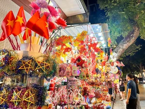 Vibrant Colors of Mid-Autumn Festival on Hang Ma Street - image 7