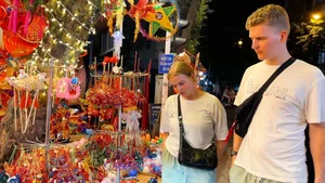 Vibrant Colors of Mid-Autumn Festival on Hang Ma Street - image 16