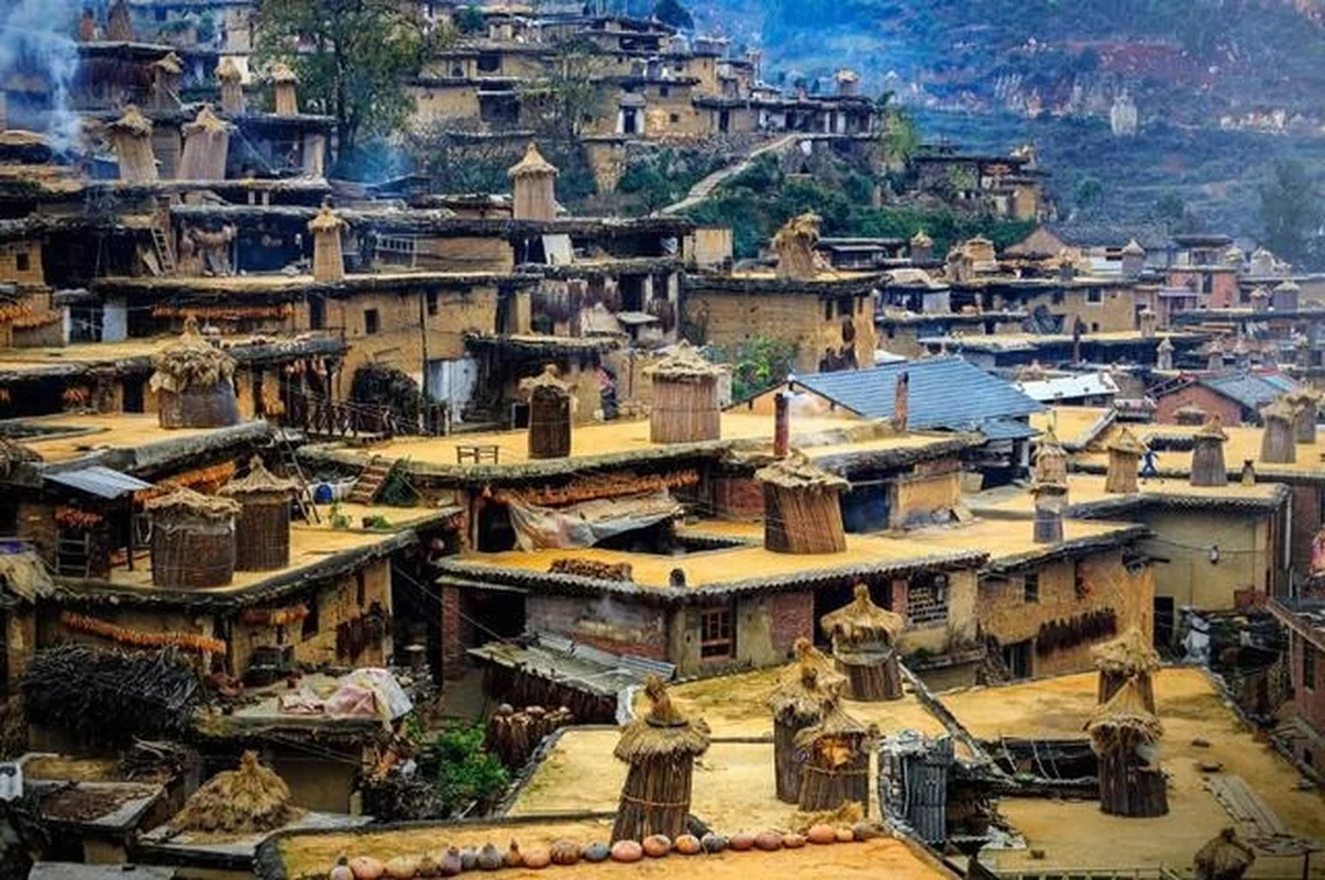 Exploring the Astonishing Ancient Village with Connected Houses in Vietnam