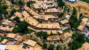Exploring the Astonishing Ancient Village with Connected Houses in Vietnam - image 4