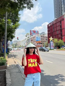 Singer Hoang Thuy Linh Shines in Creative Dress Inspired by Traditional Khan Ran Scarf - image 3