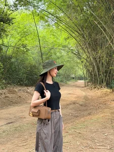 Singer Hoang Thuy Linh Shines in Creative Dress Inspired by Traditional Khan Ran Scarf - image 5