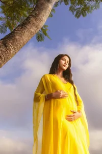 H’Hen Niê’s Daring Pregnancy Photoshoot: The Most Stylish Mom-to-Be in Vbiz - image 11