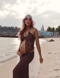 H’Hen Niê’s Daring Pregnancy Photoshoot: The Most Stylish Mom-to-Be in Vbiz - image 10