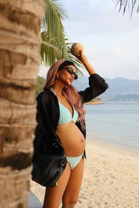 H’Hen Niê’s Daring Pregnancy Photoshoot: The Most Stylish Mom-to-Be in Vbiz - image 9