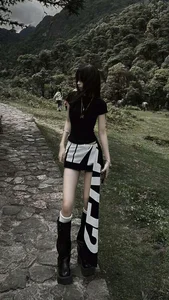 332+ Photos of Slim-Waisted, Stylish Women with Modern Flair - image 10