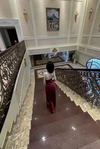 332+ Photos of Slim-Waisted, Stylish Women with Modern Flair - image 3