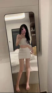 332+ Photos of Slim-Waisted, Stylish Women with Modern Flair - image 13