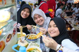 International Female Students Explore Modern Aviation and Robotics Technology - image 6