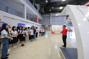 International Female Students Explore Modern Aviation and Robotics Technology - image 8