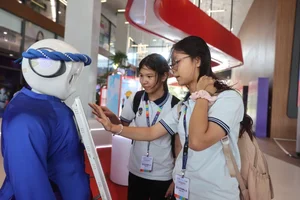 International Female Students Explore Modern Aviation and Robotics Technology - image 3