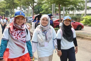 International Female Students Explore Modern Aviation and Robotics Technology - image 11