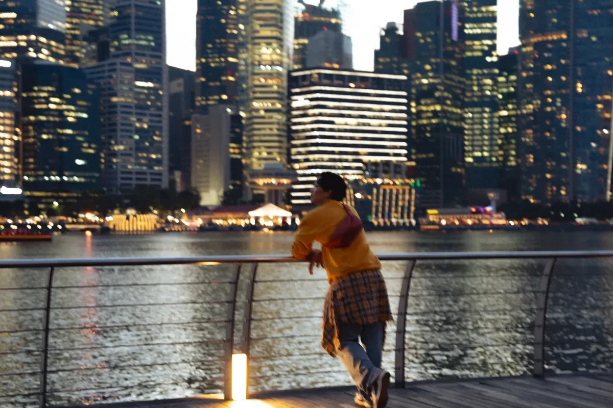 Vietnamese Singer Hoang Dung Debuts First Music Video Filmed Abroad