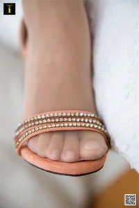 Elegant IESS Leg Model Wan Ping: A Masterclass in Fresh and Graceful Silk Stocking Photography - image 2