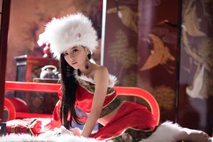 Elegant Fusion: Taiwanese Model Zhang Chuman in a Stunning Chinese-Style Christmas Photoshoot - image 8