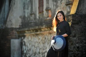 Meet NSND Hoai Thu: The Youngest People’s Artist of Vietnamese Cheo Opera - image 0