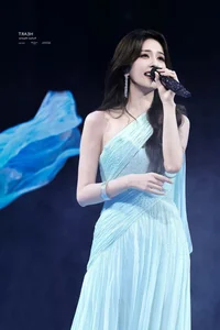 Stunning Celebrities with Surprising Vocals: The Interplay of Beauty and Talent - image 7