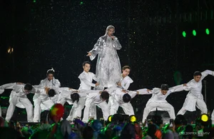 Unstoppable: 'Brother Who Overcomes a Thousand Thorns' Artists Perform 6 Hours in the Rain - image 6