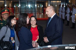 Bulgarian President Explores Vietnam Military History Museum - image 9