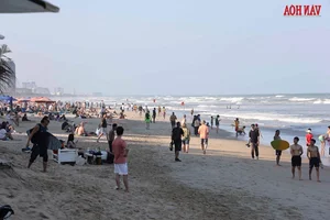 Why Da Nang Beach Continues to Captivate International Travelers - image 1