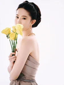 The Radiant Return of Liu Yifei: Why the 'Fairy Sister' is Trending Again - image 10