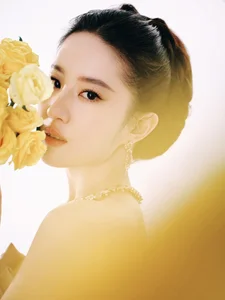 The Radiant Return of Liu Yifei: Why the 'Fairy Sister' is Trending Again - image 1