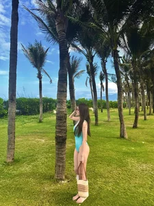 Beautiful Girlfriend of Vietnam National Footballer Stuns in Sizzling Bikini Photos - image 3