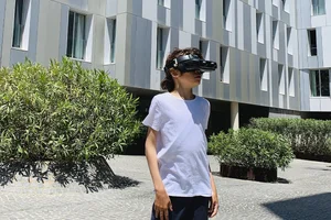 Smart Glasses Technology: How Innovative Eyewear Empowers Visually Impaired Children - image 1