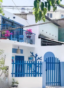 Budget 17m2 Alley House Renovation in Binh Thanh with Santorini Style - image 10