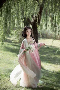 Elegant Visual Narratives: Qiu Qiu in Art Language Vol.6473 - image 14