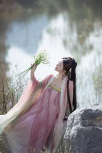 Elegant Visual Narratives: Qiu Qiu in Art Language Vol.6473 - image 20