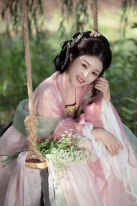 Elegant Visual Narratives: Qiu Qiu in Art Language Vol.6473 - image 21