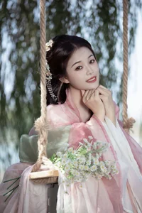 Elegant Visual Narratives: Qiu Qiu in Art Language Vol.6473 - image 4