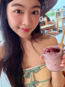 Quyen Linh's Daughter Cinderella Shines as a Muse in Switzerland - image 5