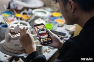 The Artistic Pivot: Crafting 'Ugly' Pottery in Traditional Bat Trang Village - image 6