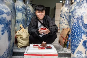 The Artistic Pivot: Crafting 'Ugly' Pottery in Traditional Bat Trang Village - image 9